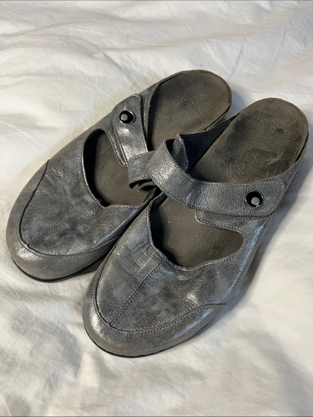 Helle Comfort made in Spain Mary Jane metallic sandals